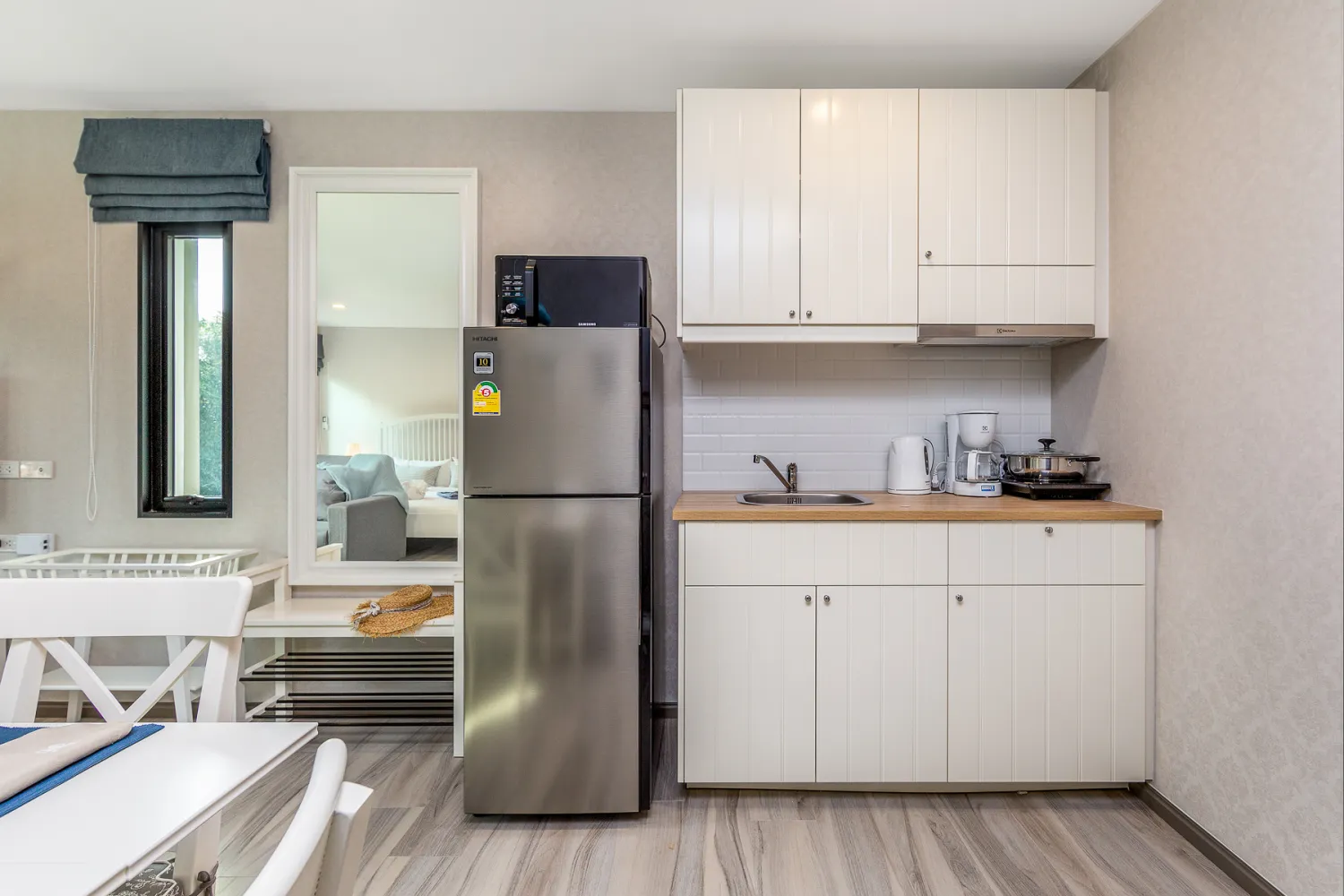 Property image - full photo 4