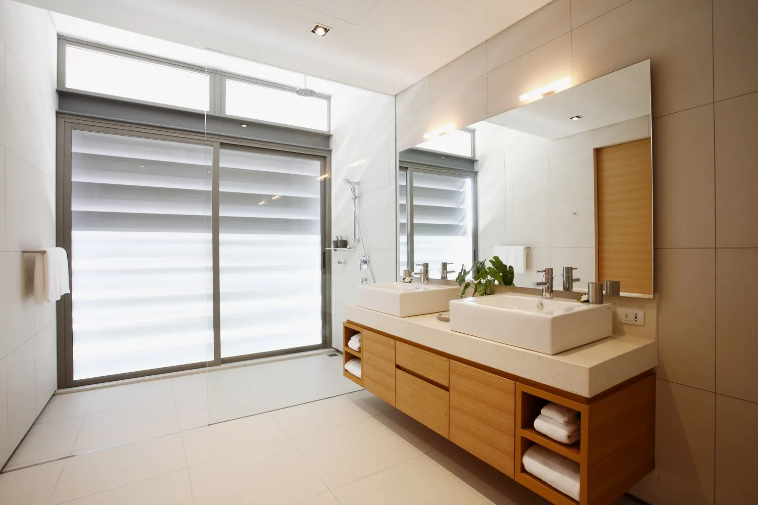Property image - full photo 6