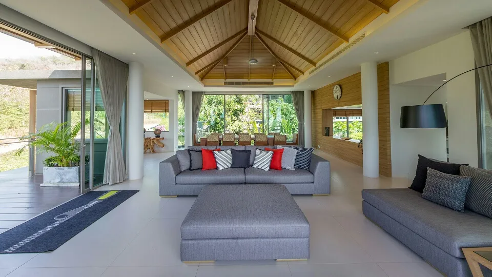 Property image - full photo 2
