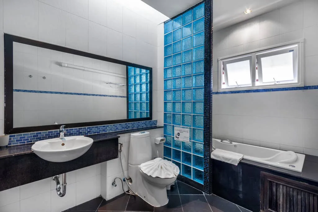 Property image - full photo 16