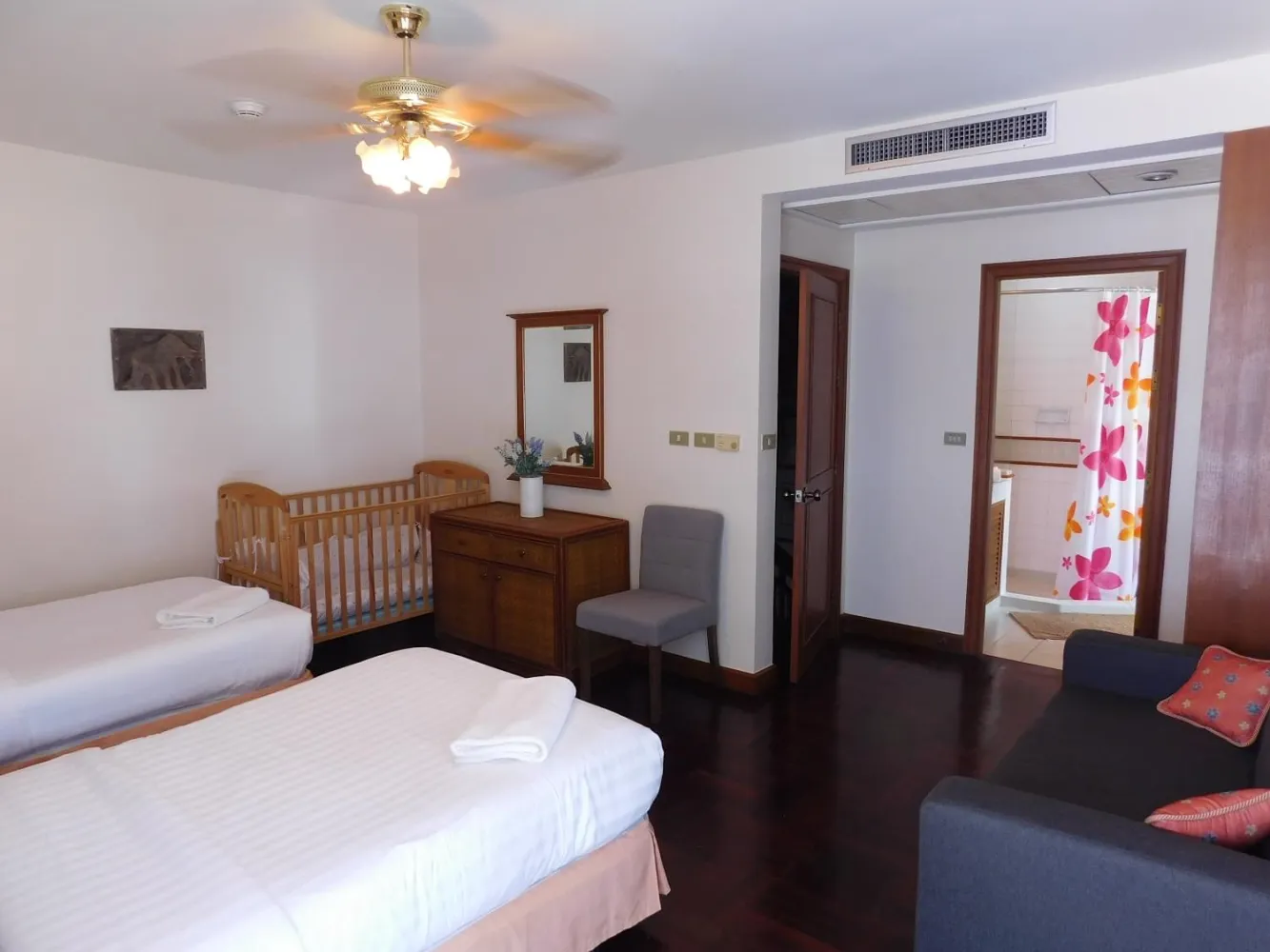 Property image - full photo 3