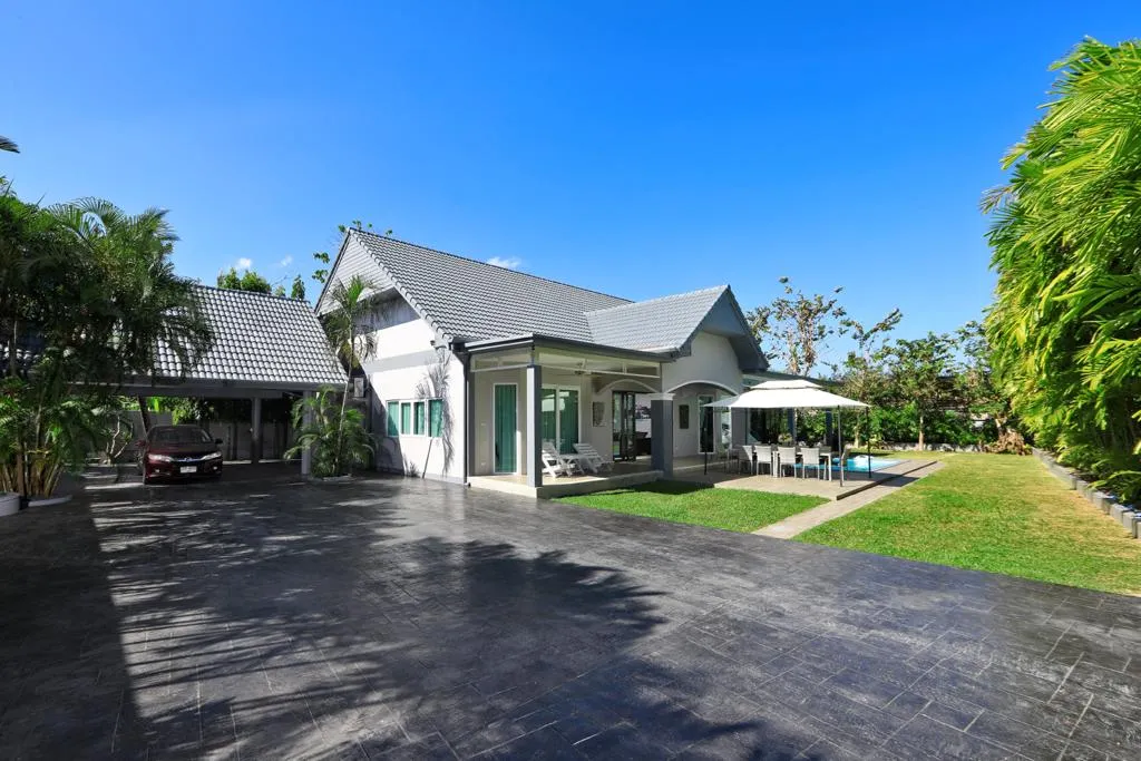 Property image - full photo 2
