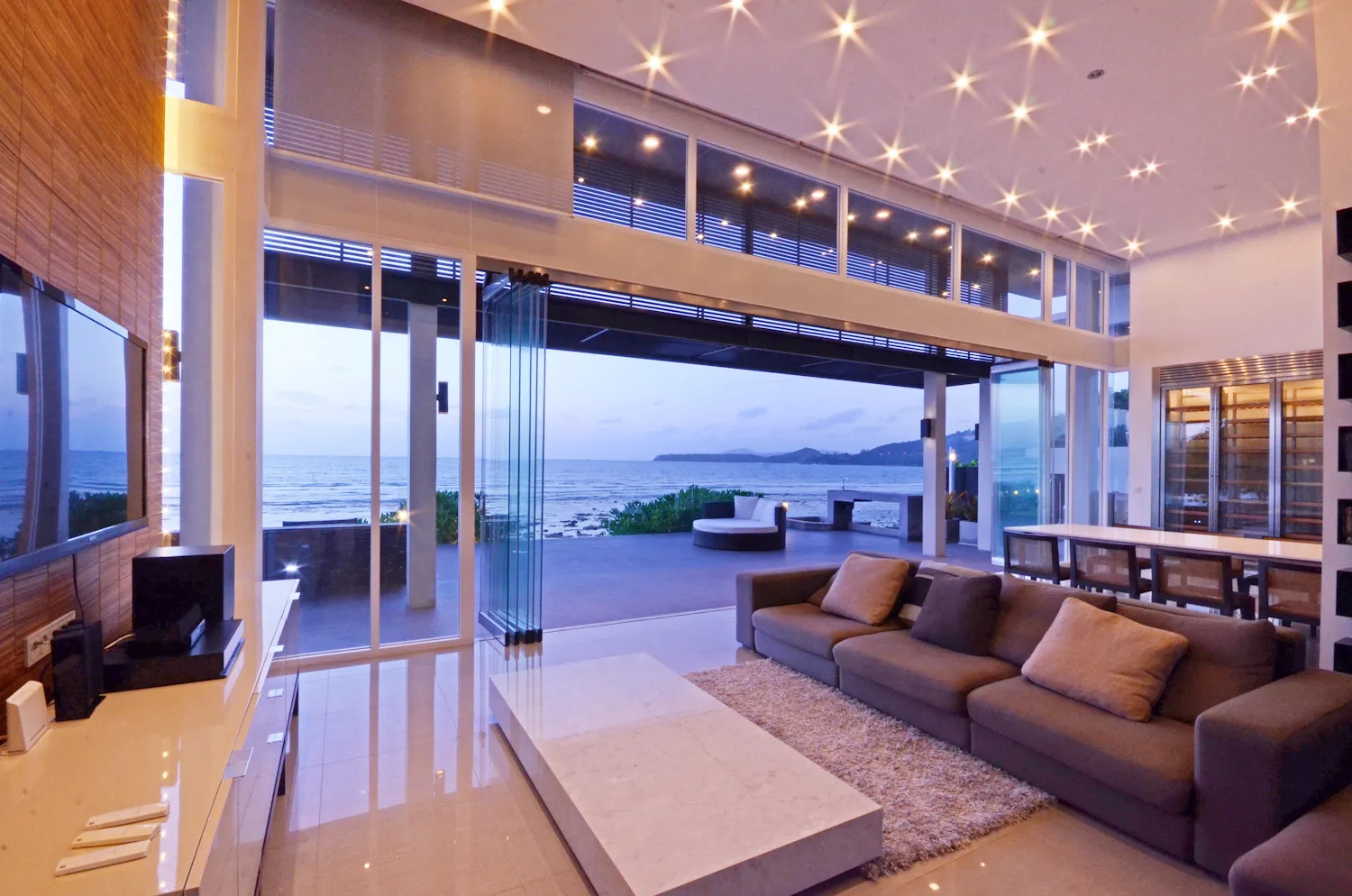 Property image - full photo 2