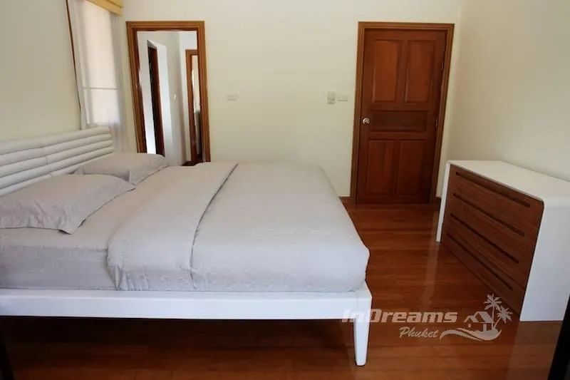 Property image - full photo 10