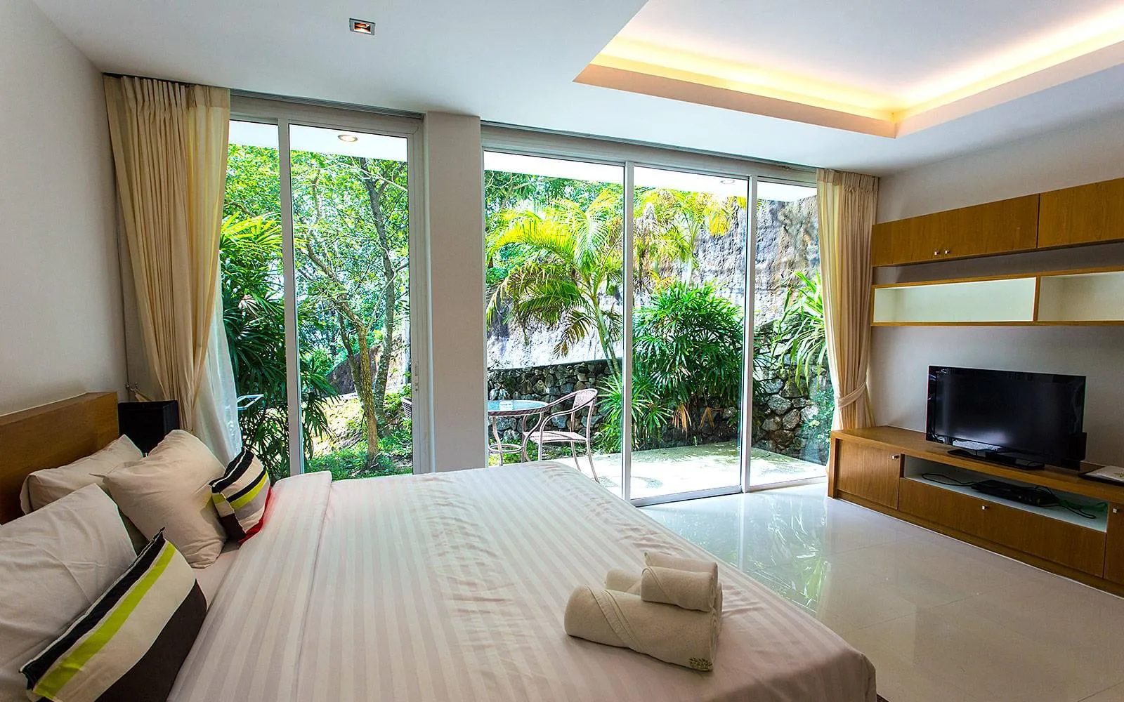 Property image - full photo 7