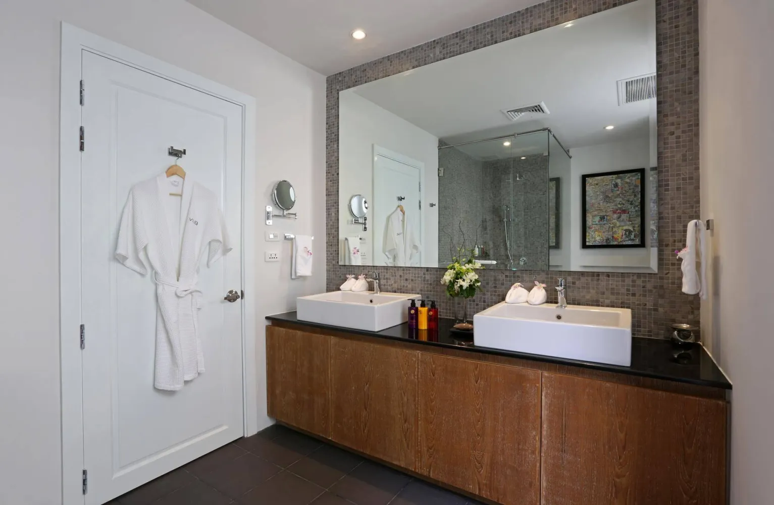 Property image - full photo 17