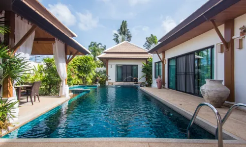 Прекрасная вилла с 3 спальнями и с видом на бассейн, на пляже Найхарн