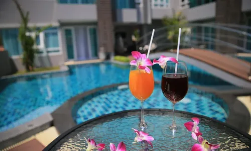 Удобные апартаменты с 1 спальней и с видом на бассейн в проекте Калипсо, на пляже Найхарн