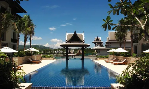 Роскошные апартаменты с 2 спальнями и с видом на горы в проекте Роял Пхукет Марина, на пляже Ко Кеу