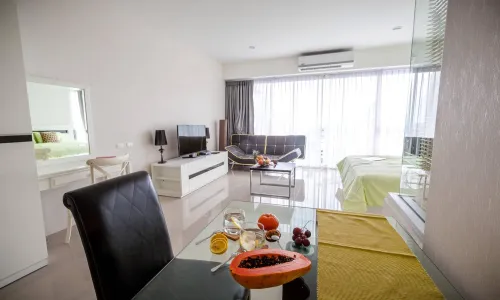 Апартаменты с 1 спальней и с видом на бассейн в проекте Карон Чик, район Карон