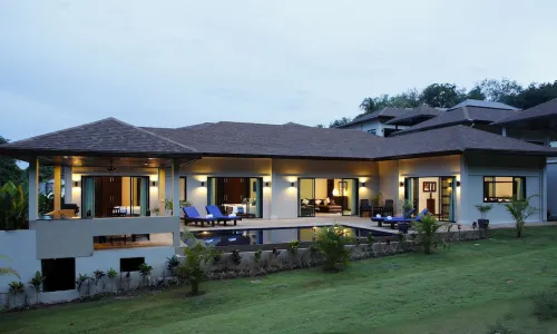 Шикарная вилла с 4 спальнями и с видом на бассейн в проекте Зе Виллас, на пляже Найхарн