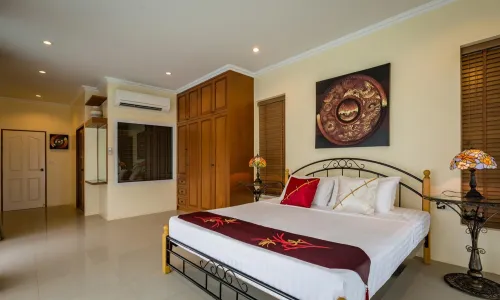 Прекрасная вилла с 3 спальнями и с видом на бассейн, не далеко от моря, на пляже Чалонг