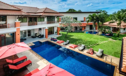 Модная вилла с 13 спальнями и с видом на бассейн в проекте Лагуна Хомс, на пляже Бангтао/Лагуна