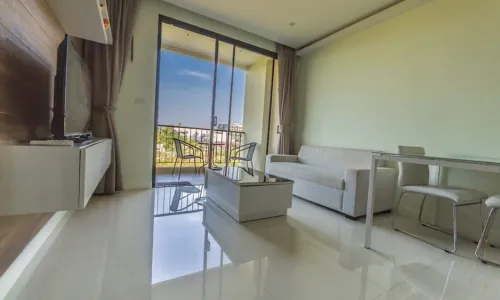 Потрясающие апартаменты с 1 спальней и с видом на горы в проекте Лаго, на пляже Найхарн