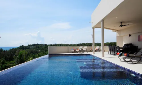 Cтильная вилла с 9 спальнями и с видом на бассейн в проекте Зе Виллас, на пляже Найхарн