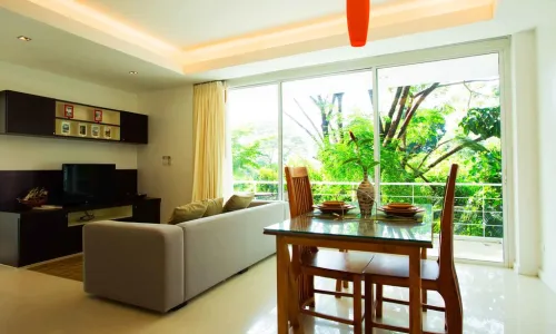 Удобные апартаменты с 2 спальнями и с видом на горы в проекте Зе Tрис резиденс, на пляже Камала 