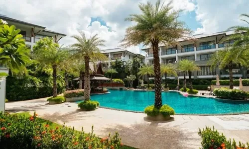 Роскошные апартаменты с 2 спальнями и с видом на бассейн, не далеко от моря в проекте Перл оф Найтон, на пляже Найтон