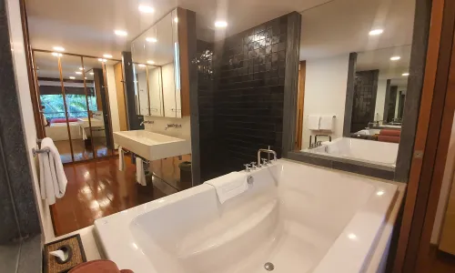 Модные апартаменты с 2 спальнями и с видом на бассейн в проекте Чава, на пляже Сурин (+ Видео обзор)