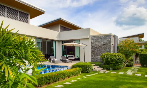 Cтильная вилла с 3 спальнями и с видом на бассейн в проекте Модерн Зен, на пляже Найхарн (+ Видео обзор)