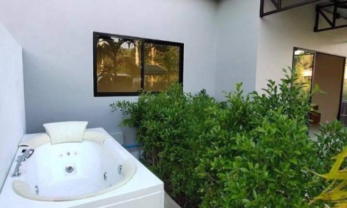 Потрясающая вилла с 3 спальнями и с видом на бассейн, на пляже Таланг