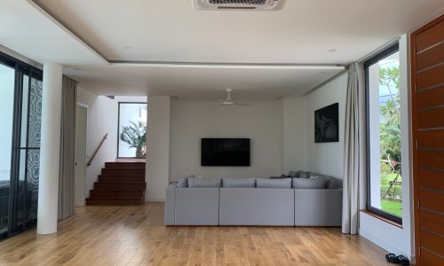 Модная вилла премиум класса с 4 спальнями и с видом на гольф-поле в проекте Лагуна Хомс, на пляже Бангтао/Лагуна (+ Видео обзор)