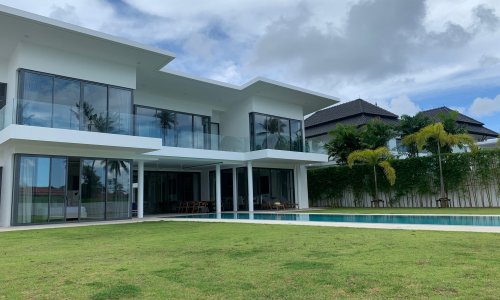 Модная вилла премиум класса с 4 спальнями и с видом на гольф-поле в проекте Лагуна Хомс, на пляже Бангтао/Лагуна (+ Видео обзор)