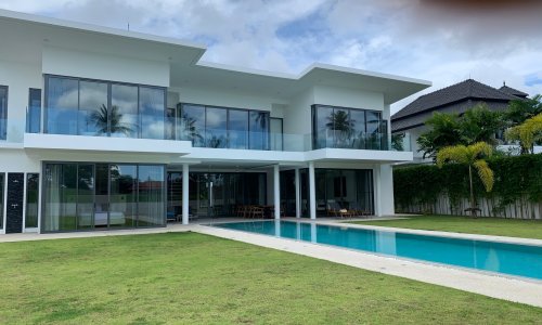 Модная вилла премиум класса с 4 спальнями и с видом на гольф-поле в проекте Лагуна Хомс, на пляже Бангтао/Лагуна (+ Видео обзор)