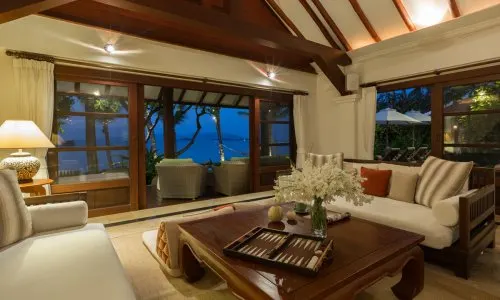 Шикарная вилла с 7 спальнями и с видом на море, на пляже ????