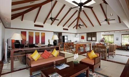 Восхитительная вилла с 3 спальнями и с видом на море, на пляже Патонг 