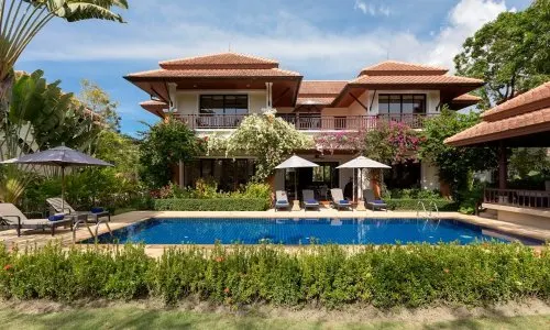 Прекрасная вилла с 4 спальнями и с видом на бассейн в проекте Ангсана Виллас Резорт, на пляже Бангтао/Лагуна (+ Видео обзор)