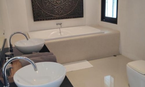 Великолепная вилла с 3 спальнями и с видом на бассейн в проекте Суксан, на пляже Равай