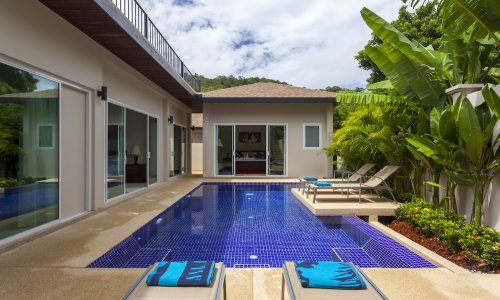 Модная вилла с 5 спальнями и с видом на бассейн в проекте Зе Виллас, на пляже Найхарн