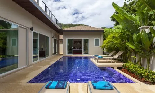 Модная вилла с 5 спальнями и с видом на бассейн в проекте Зе Виллас, на пляже Найхарн