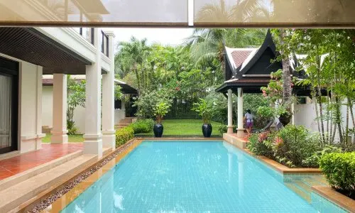 Удобная вилла с 4 спальнями и с видом на бассейн, не далеко от моря в проекте Маантаван, на пляже Бангтао/Лагуна