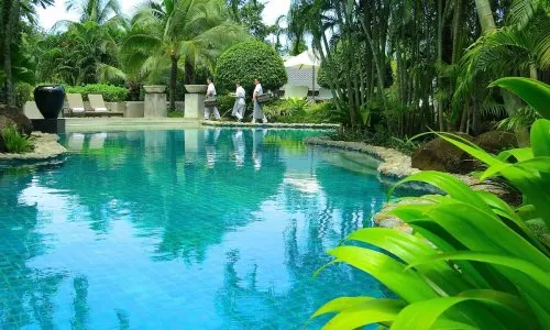 Сногсшибательная вилла с 4 спальнями и с видом на бассейн, на пляже Сурин