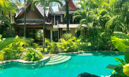 Великолепная вилла с 3 спальнями и с видом на бассейн, на пляже Сурин