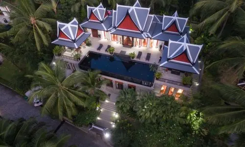 Комфортабельная вилла с 4 спальнями и с видом на море, на пляже Сурин