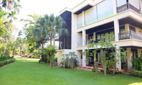 Комфортабельные апартаменты с 3 спальнями и с видом на сад, не далеко от моря в проекте Чом Таван, на пляже Бангтао/Лагуна (+ Видео обзор)