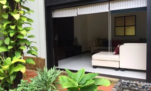 Модная вилла с 4 спальнями и с видом на бассейн, не далеко от моря в проекте Чом Таван, на пляже Бангтао/Лагуна (+ Видео обзор)