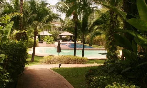 Удобные апартаменты с 3 спальнями и с видом на бассейн, не далеко от моря в проекте Чом Таван, на пляже Бангтао/Лагуна (+ Видео обзор)