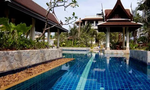 Модные апартаменты с 3 спальнями и с видом на сад, не далеко от моря в проекте Маантаван, на пляже Бангтао/Лагуна