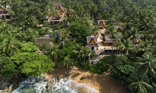 Сказочный отель с 4 спальнями и с видом на море в проекте Аманпури, на пляже Сурин