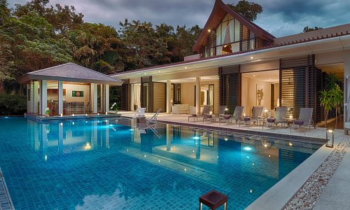 Удобная вилла премиум класса с 5 спальнями и с видом на море, на пляже Мыс Яму