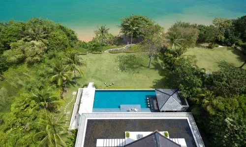 Удобная вилла премиум класса с 5 спальнями и с видом на море, на пляже Мыс Яму