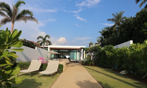 Потрясающая вилла премиум класса с 2 спальнями и с видом на море, на пляже Натай