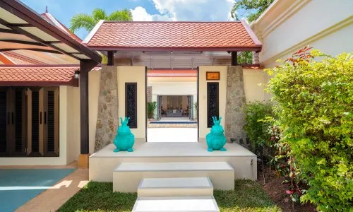 Сказочная вилла с 5 спальнями и с видом на бассейн в проекте Сайтан, на пляже Бангтао/Лагуна (+ Видео обзор)