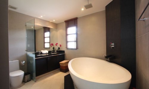 Комфортабельная вилла с 3 спальнями и с видом на бассейн в проекте Зе Резиденс Бангтао, на пляже Бангтао/Лагуна