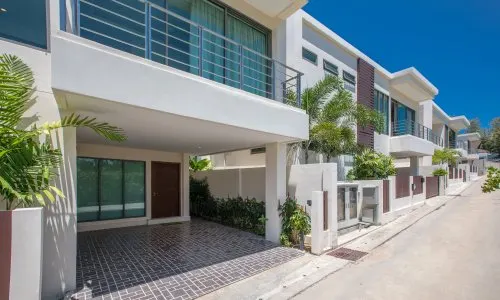 Cтильная вилла с 4 спальнями и с видом на бассейн в проекте Лаем Ка, на пляже Равай