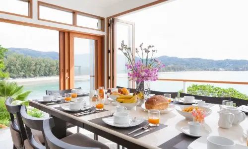 Удобная вилла с 6 спальнями и с видом на море, на пляже Камала 