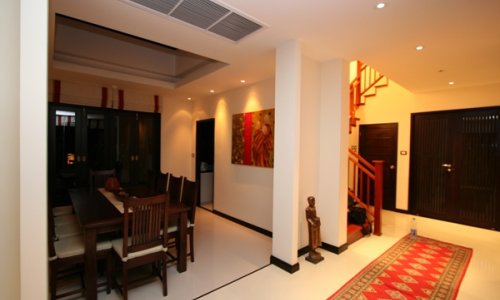 Превосходная вилла с 4 спальнями и с видом на бассейн, не далеко от моря в проекте Чом Таван, на пляже Бангтао/Лагуна